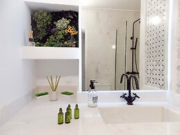 Plaka Hidden Jewel - Acropolis