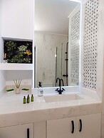 Plaka Hidden Jewel - Acropolis