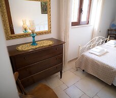 Trullo Paan Pascarosa Ostuni by Typney