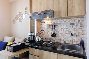 Modern and Bright 2BR Green Pramuka Apartment