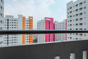 Modern and Bright 2BR Green Pramuka Apartment