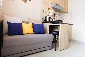 Modern and Bright 2BR Green Pramuka Apartment