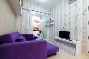 Homey 1BR with Spacious Living Room and Sofa Bed Green Pramuka Apartme
