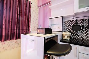 Homey 1BR with Spacious Living Room and Sofa Bed Green Pramuka Apartme