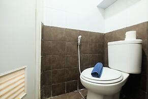 Homey 1BR with Spacious Living Room and Sofa Bed Green Pramuka Apartme