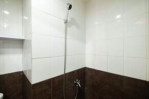 Homey 1BR with Spacious Living Room and Sofa Bed Green Pramuka Apartme