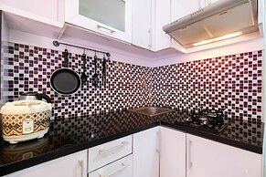 Homey 1BR with Spacious Living Room and Sofa Bed Green Pramuka Apartme