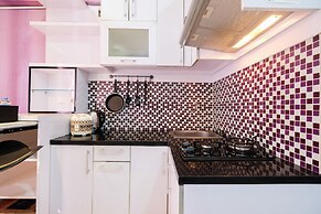 Homey 1BR with Spacious Living Room and Sofa Bed Green Pramuka Apartme