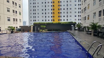 Nice Studio at Green Pramuka Apartment