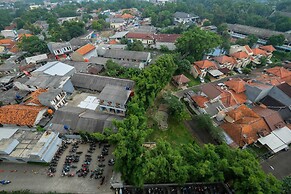 Homey 2BR Apartment at Paragon Village