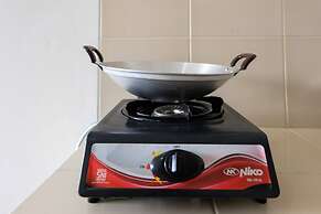 Simply Furnished 1BR @ Skyline Paramount Apartment