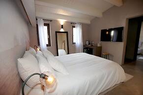 Casa Nostra Luxury Suites