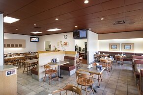 Dunvegan Inn and Suites