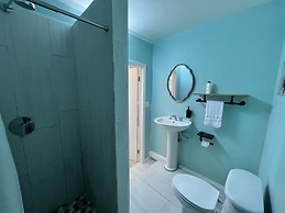 The Waterfront Inn - Hostel