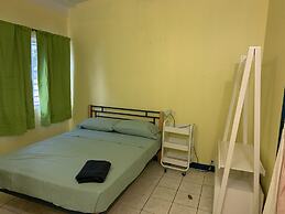 The Waterfront Inn - Hostel