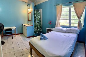 The Waterfront Inn - Hostel