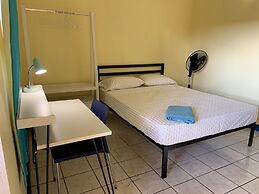 The Waterfront Inn - Hostel