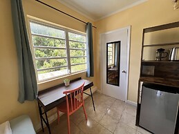 The Waterfront Inn - Hostel