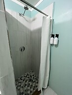 The Waterfront Inn - Hostel