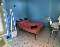 The Waterfront Inn - Hostel