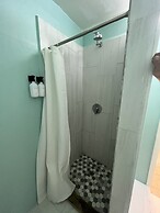 The Waterfront Inn - Hostel