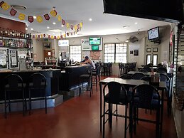 Lamington Hotel Motel