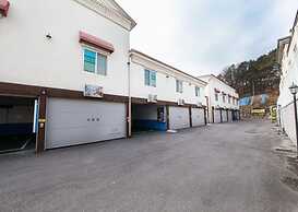 Belita N Goodtime Drive-in Motel