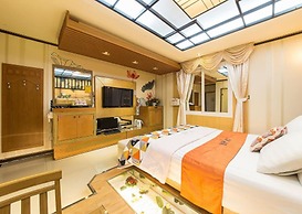 Belita N Goodtime Drive-in Motel