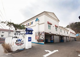 Belita N Goodtime Drive-in Motel