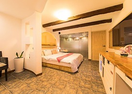 Belita N Goodtime Drive-in Motel