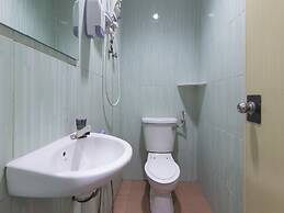 OYO 44072 Mines Cempaka Hotel