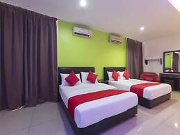 OYO 44072 Mines Cempaka Hotel