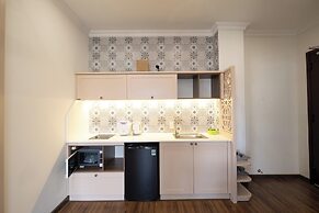 N Queen Apartment Hotel