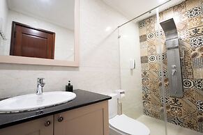 N Queen Apartment Hotel