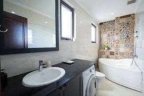 N Queen Apartment Hotel