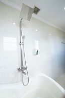 N Queen Apartment Hotel