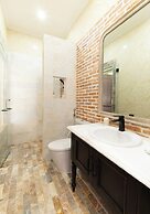 N Queen Apartment Hotel