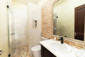 N Queen Apartment Hotel