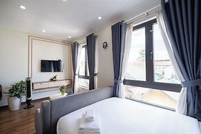 N Queen Apartment Hotel