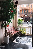 N Queen Apartment Hotel