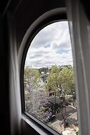 N Queen Apartment Hotel