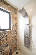 N Queen Apartment Hotel