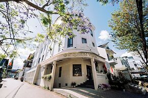 N Queen Apartment Hotel