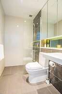 Minimalism Modern Apartment With Water View