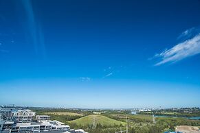 Minimalism Modern Apartment With Water View