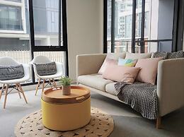 Luxury 1 Bedroom 1 Study With 1 Parking