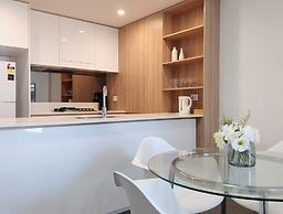 Luxury 1 Bedroom 1 Study With 1 Parking