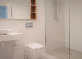 Luxury 1 Bedroom 1 Study With 1 Parking