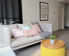 Luxury 1 Bedroom 1 Study With 1 Parking