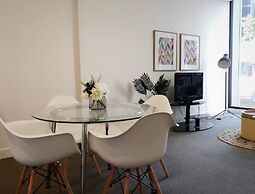 Luxury 1 Bedroom 1 Study With 1 Parking